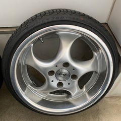 車のパーツ タイヤ、ホイールの画像
