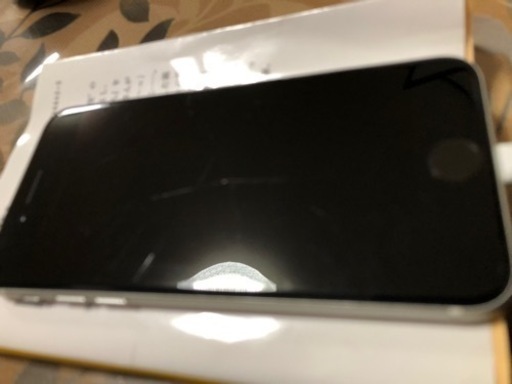 iPhone se2 ホワイト　simフリー