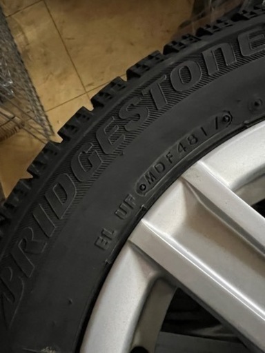 車のパーツ タイヤ、ホイール