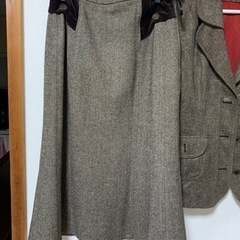 【FROHLICH】茶　秋冬用　スカート　セットアップ　M服/ファッション スーツ レディースの画像