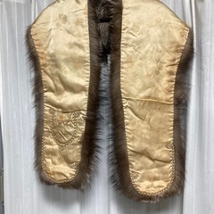 シルバーフォックスのファーショールの画像