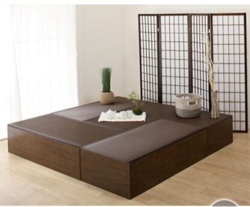 ユニット畳（ベンチタイプの蓋がたたみになっている収納ボックス）