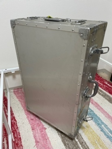 アルミ製スーツケース