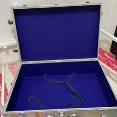 アルミ製スーツケースの画像