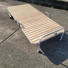 折り畳みベッドの画像