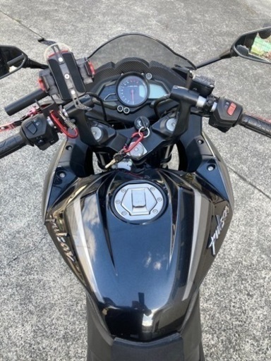 バジャジパルサーRS200初心者、女性ライダー向けKWASAKI