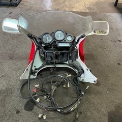 ☆YAMAHA☆TZR250☆フロントカウルとその他☆中古☆現状☆の画像