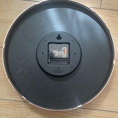 ピンクゴールド掛け時計の画像