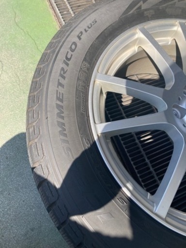 車のパーツ タイヤ、ホイール