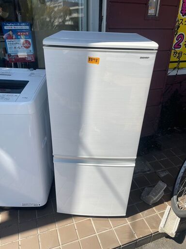 リサイクルショップどりーむ鹿大前店 No8898 冷蔵庫　SHARP　2018年製　１３７L　ドア左右付け替え可能♪　　新生活にどうぞ♪