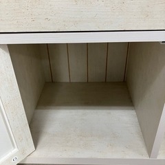 取引場所 南観音 O2403-510 キッチンキャビネット 白 汚れ キズあり 組み立て家具の為天板が外れ易くなっています。の画像