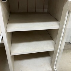 取引場所 南観音 O2403-510 キッチンキャビネット 白 汚れ キズあり 組み立て家具の為天板が外れ易くなっています。の画像