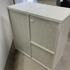 取引場所 南観音 O2403-510 キッチンキャビネット 白 汚れ キズあり 組み立て家具の為天板が外れ易くなっています。の画像