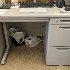 家具 オフィス用家具 机3つ