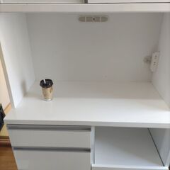 両方　オーブンレンジと食器棚の画像