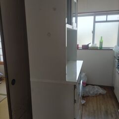 両方　オーブンレンジと食器棚の画像