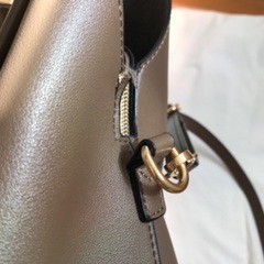 pink adobe バッグ　の画像