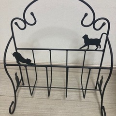 猫のアイアンマガジンラック