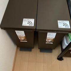 ゴミ箱(四角2個), (丸1個)
