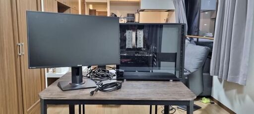 デスクトップゲーミングパソコン　（ケーブル付き。マウスとキーボード）