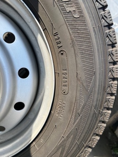 車のパーツ タイヤ、ホイール