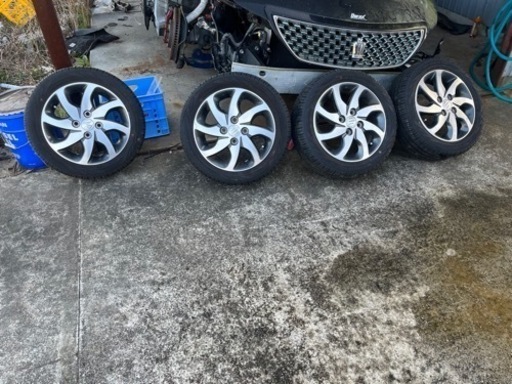 車のパーツ タイヤ、ホイール