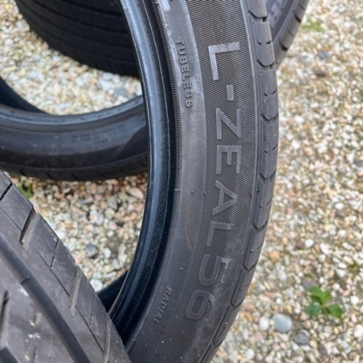車のパーツ タイヤ、ホイール