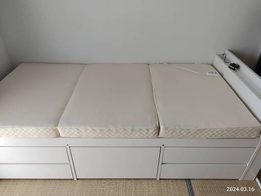 お取引日時限定　23日のお取引は7000円で　他の日は掲載料金でお取引　ホワイト　シングルベット　収納付き　三つ折りポケットコイルマット　四年間使用