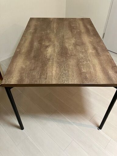 上質な天板シンプルなウッドテーブル　１４０ｘ９０　渋谷東急ハンズ近くまで　1000円