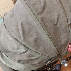 アップリカのベビーカーと雨降り汚れカバーのセットの画像