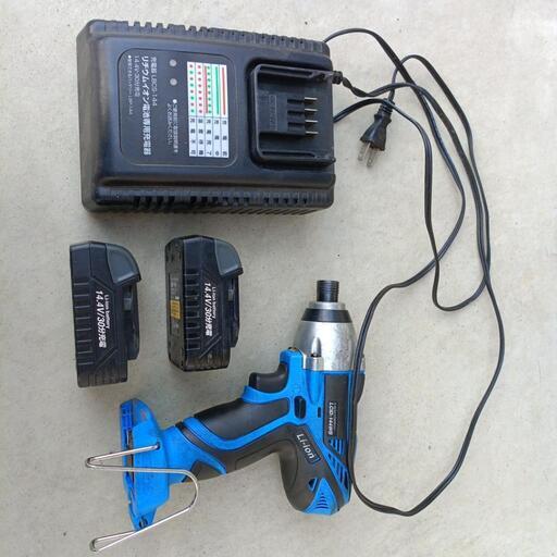 急速充電器、バッテリー２個付き14.4v インパクトドライバー
