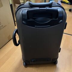 小さいキャリーケース(黒)の画像