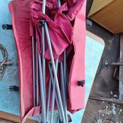 屋根付きアウトドアチェアー。屋根付きチェアーの画像