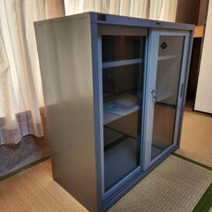 鍵付きオフィス用キャビネットの画像