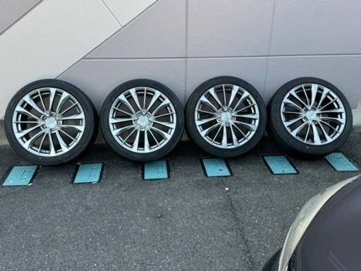 車のパーツ タイヤ、ホイール