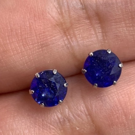Pt900 プラチナ900 サファイヤ　2ct ピアス　1.1g
