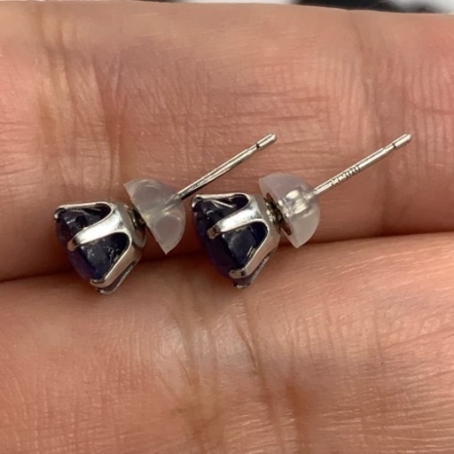 Pt900 プラチナ900 サファイヤ　2ct ピアス　1.1g