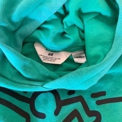 エイチアンドエム　H&M パーカー　サイズ122〜128センチ 写真アップしましたがフードから背中にかけて色褪せあります。の画像