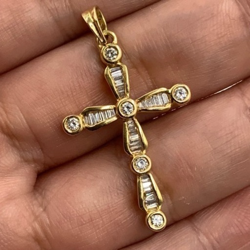 K18 18金　ダイヤモンド　クロスペンダント　4g ダイヤ0.53ct