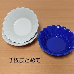 ひまわりモチーフ🌻小皿１枚／乳白色or紺系✨未使用品の画像