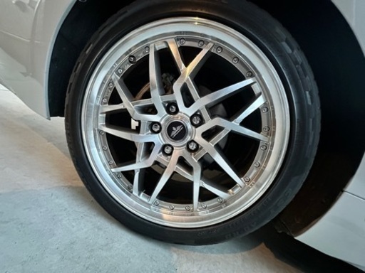 車のパーツ タイヤ、ホイール