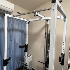 【総額14万円以上】パワーラック ラッドプルダウンオプション トレーニングベンチ プレート・シャフト多数 ベルト・クッション・ストッパーなど一式 ホームジムの画像