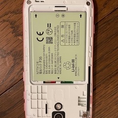 らくらくスマートフォン me（F-03K） の画像