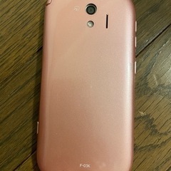 らくらくスマートフォン me（F-03K） の画像