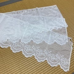 カフェカーテンとテーブルクロスの画像
