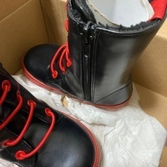 新品タグ付き　子供用ブーツの画像