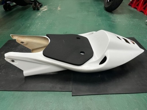 NSF100シートカウル