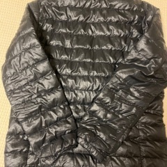 UNIQLO ユニクロ　ライトダウンジャケット(黒色)　150cm  美品　防寒対策の画像