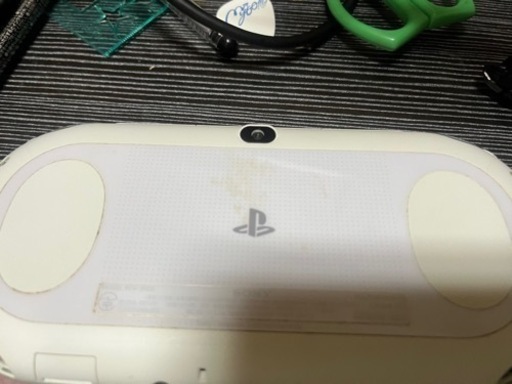PS VITA 本体とソフト5本とメモリーカード16ギガ