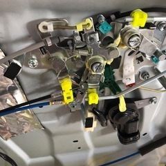 ハイエースサイドドアイージークローザー取り付け